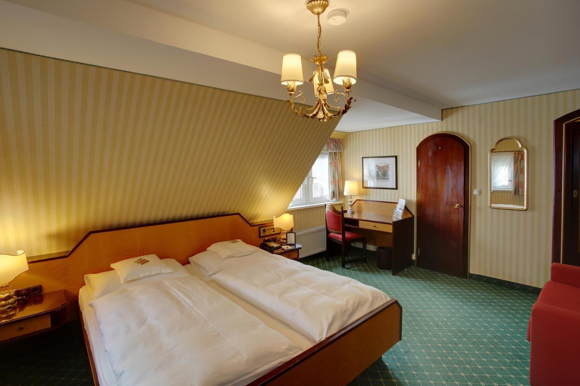 Hotel Brauereigasthof Landwehr-Bräu Reichelshofen Zimmer foto