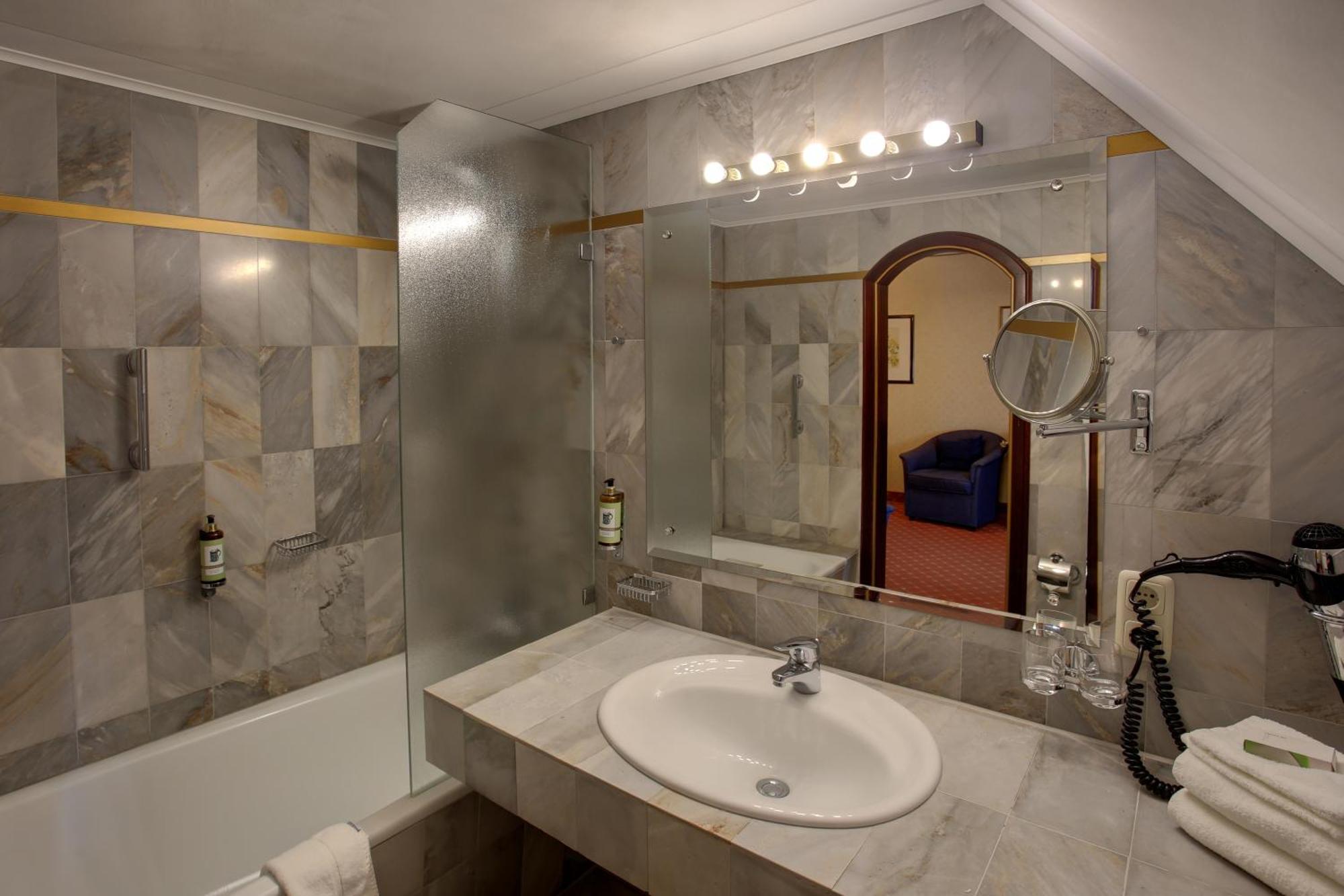 Hotel Brauereigasthof Landwehr-Bräu Reichelshofen Zimmer foto