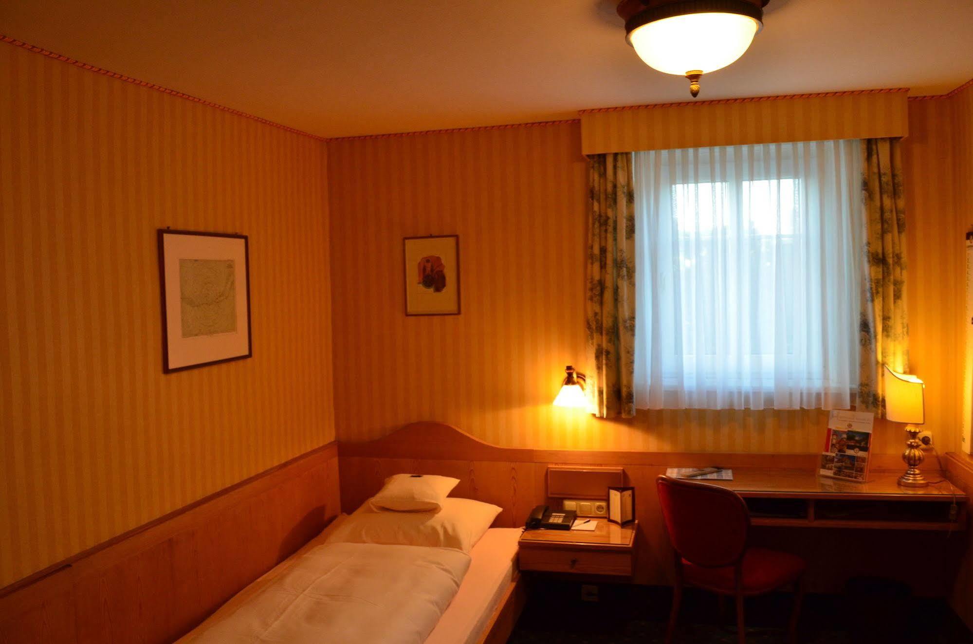 Hotel Brauereigasthof Landwehr-Bräu Reichelshofen Exterior foto